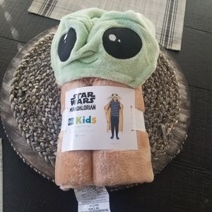 Star Wars The Mandalorian The Big Kids  Hooded Throw